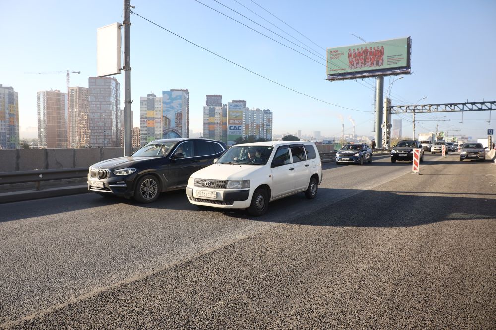Движение по Димитровскому мосту открыто по всем полосам в обе стороны Движение по Димитровскому мосту открыто по всем полосам в обе стороны