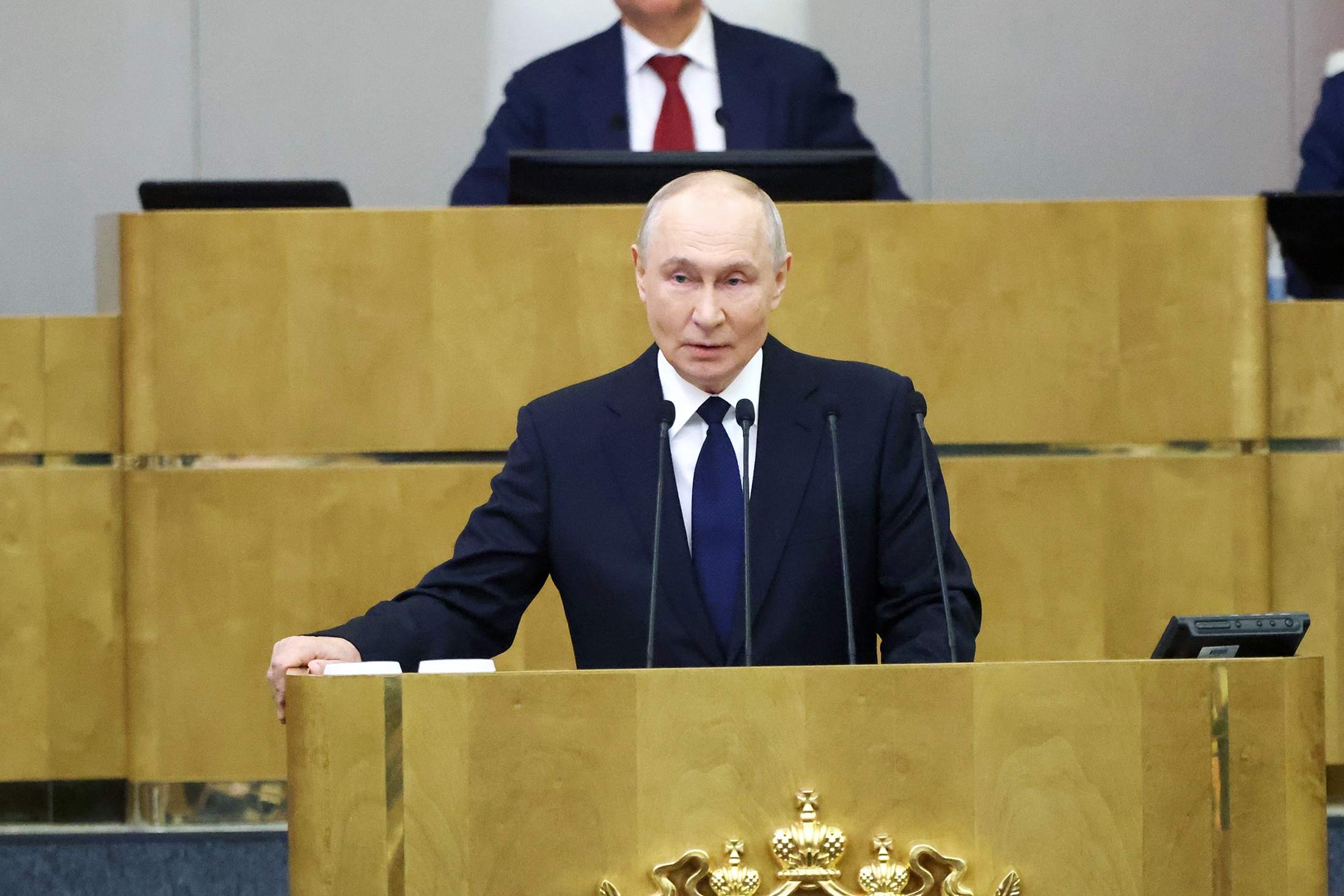 Владимир Путин на первом пленарном заседании Госдумы РФ девятого созыва в Москве.