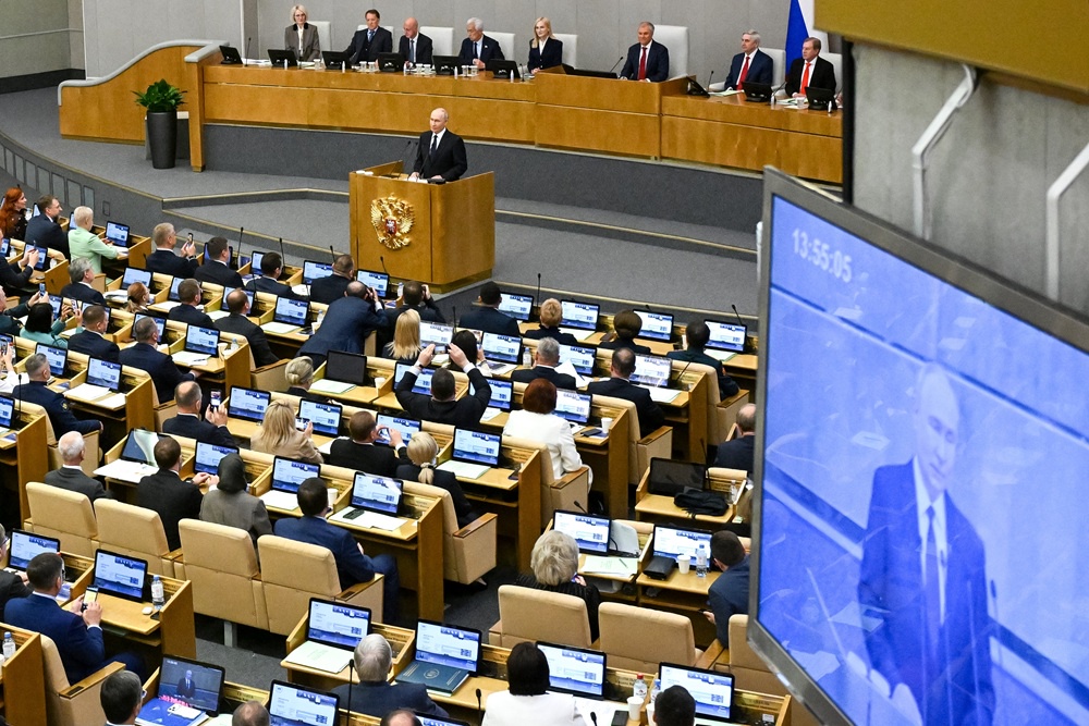 Владимир Путин приехал на Охотный Ряд и обратился к избранным депутатам. Владимир Путин приехал на Охотный Ряд и обратился к избранным депутатам.