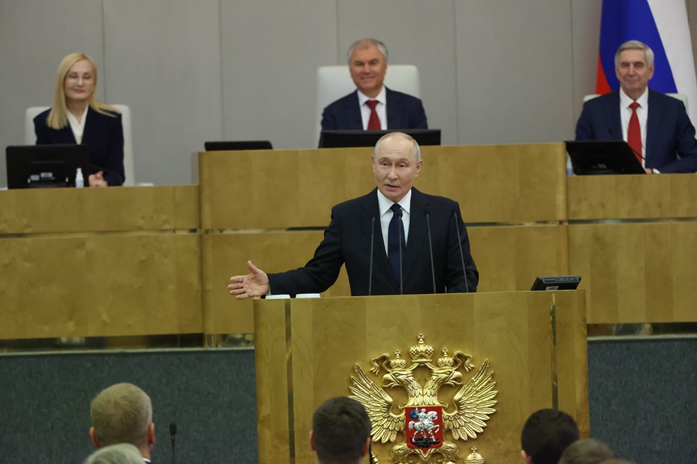Владимир Путин: Сейчас главная задача парламента - представлять интересы граждан и поддерживать постоянную связь с избирателями.