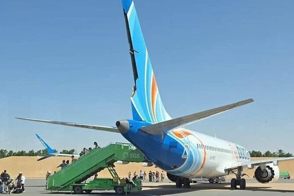 Самолет авиакомпании Flydubai после экстренной посадки в аэропорту Табук (Саудовская Аравия). Что произошло на борту, теперь будет выяснять полиция.