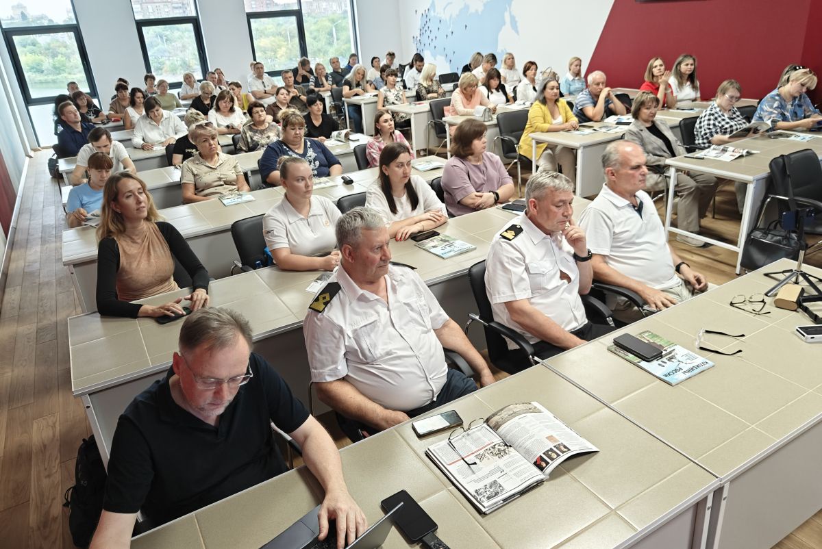 Донецкие педагоги с "Родиной".