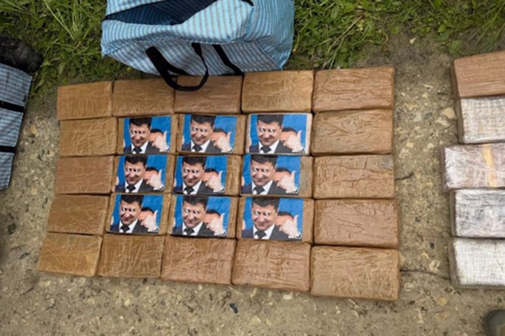 Изъятая ФСБ партия наркотиков, с портретом Владимира Зеленского. Украина стремительно превращается в наркопритон.