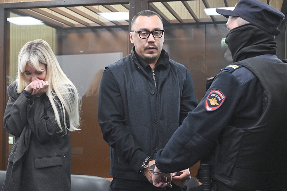 Блогер Дмитрий Портнягин и его супруга Екатерина на заседании Мещанского районного суда города Москвы.