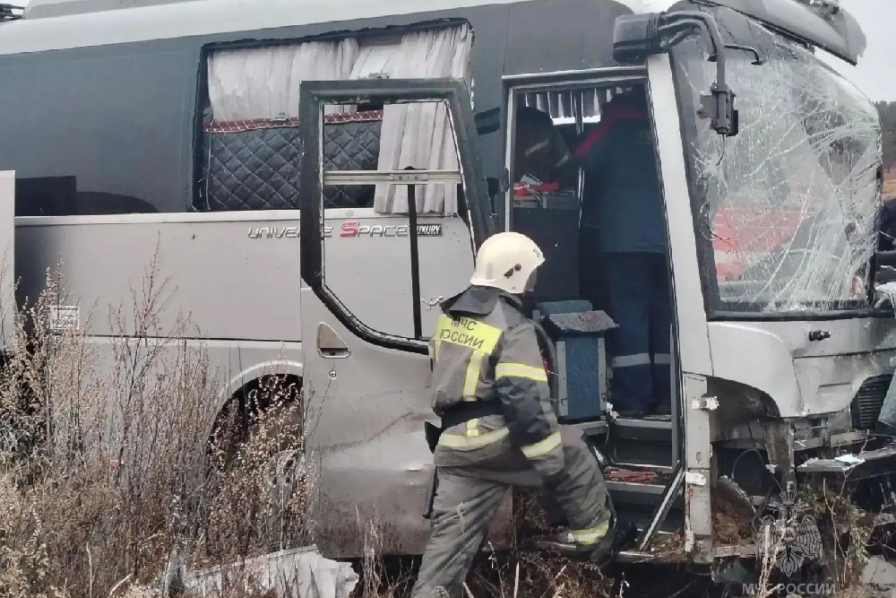 В числе пострадавших пятеро пассажиров автобуса и его водитель