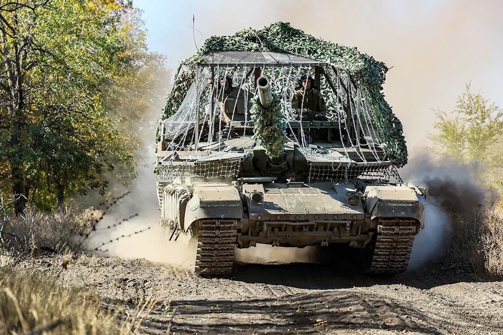 Министр обороны РФ Андрей Белоусов 1 октября поздравил военнослужащих и ветеранов с Днем Сухопутных войск. По его словам, воины-сухопутчики в ходе СВО демонстрируют мужество и отвагу. Танки Е-90 - "железный кулак" Сухопутных войск.