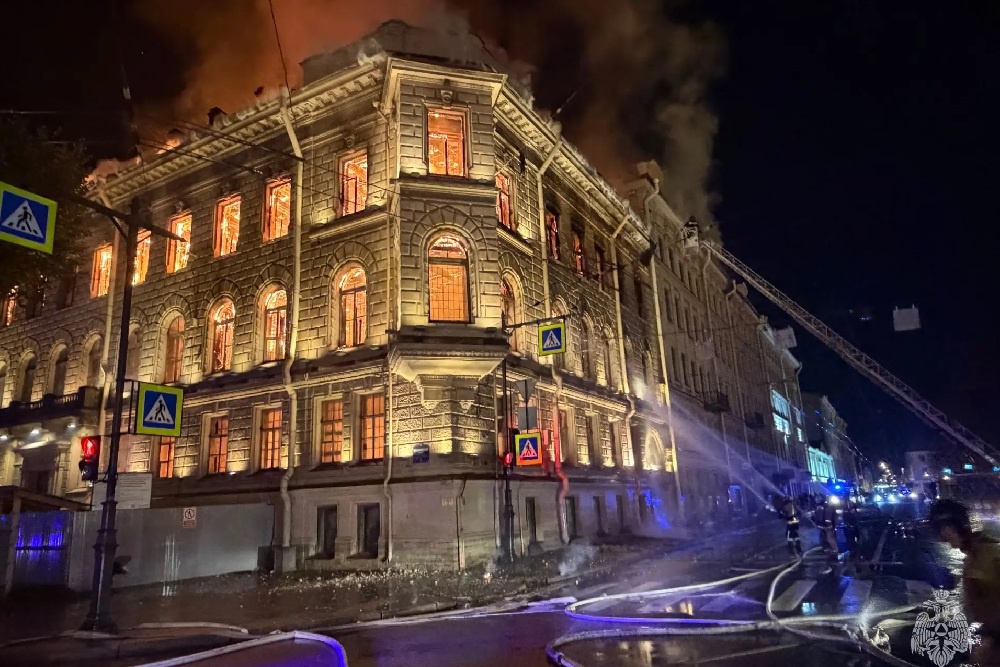 Пожар в здании на Исаакиевской площади Санкт-Петербурга Пожар в здании на Исаакиевской площади Санкт-Петербурга