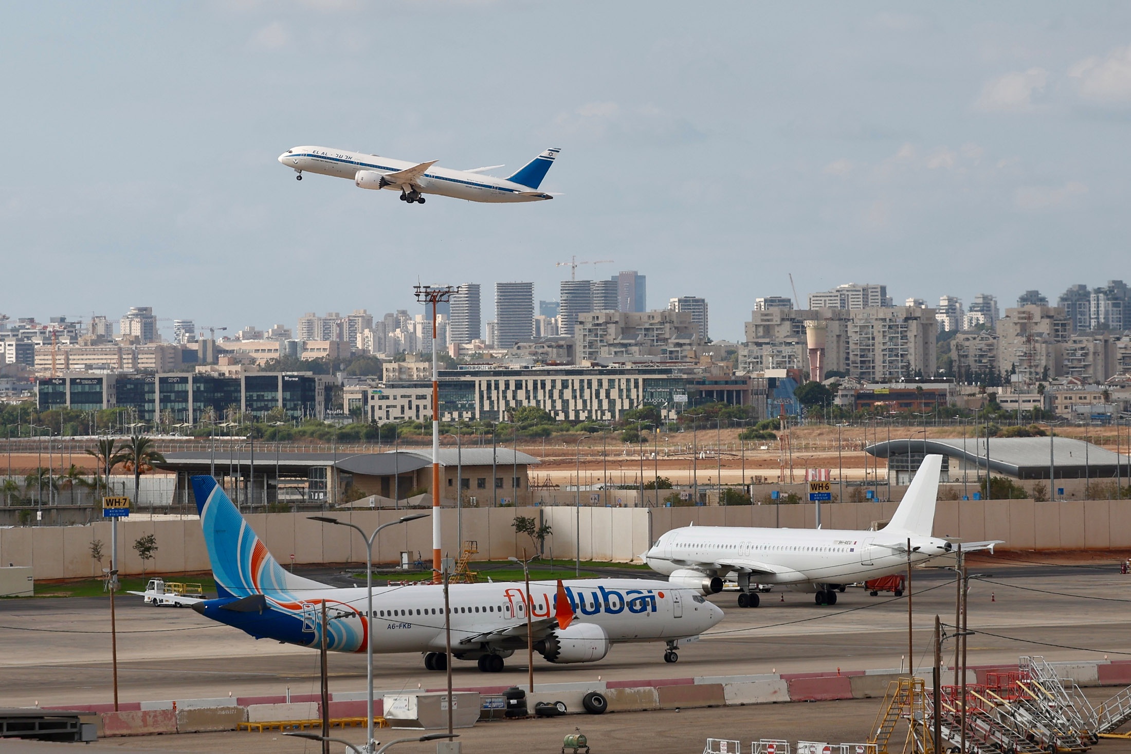 Заслуженный пилот СССР Смирнов: Мгновения отделяли Boeing Flydubai от катастрофы