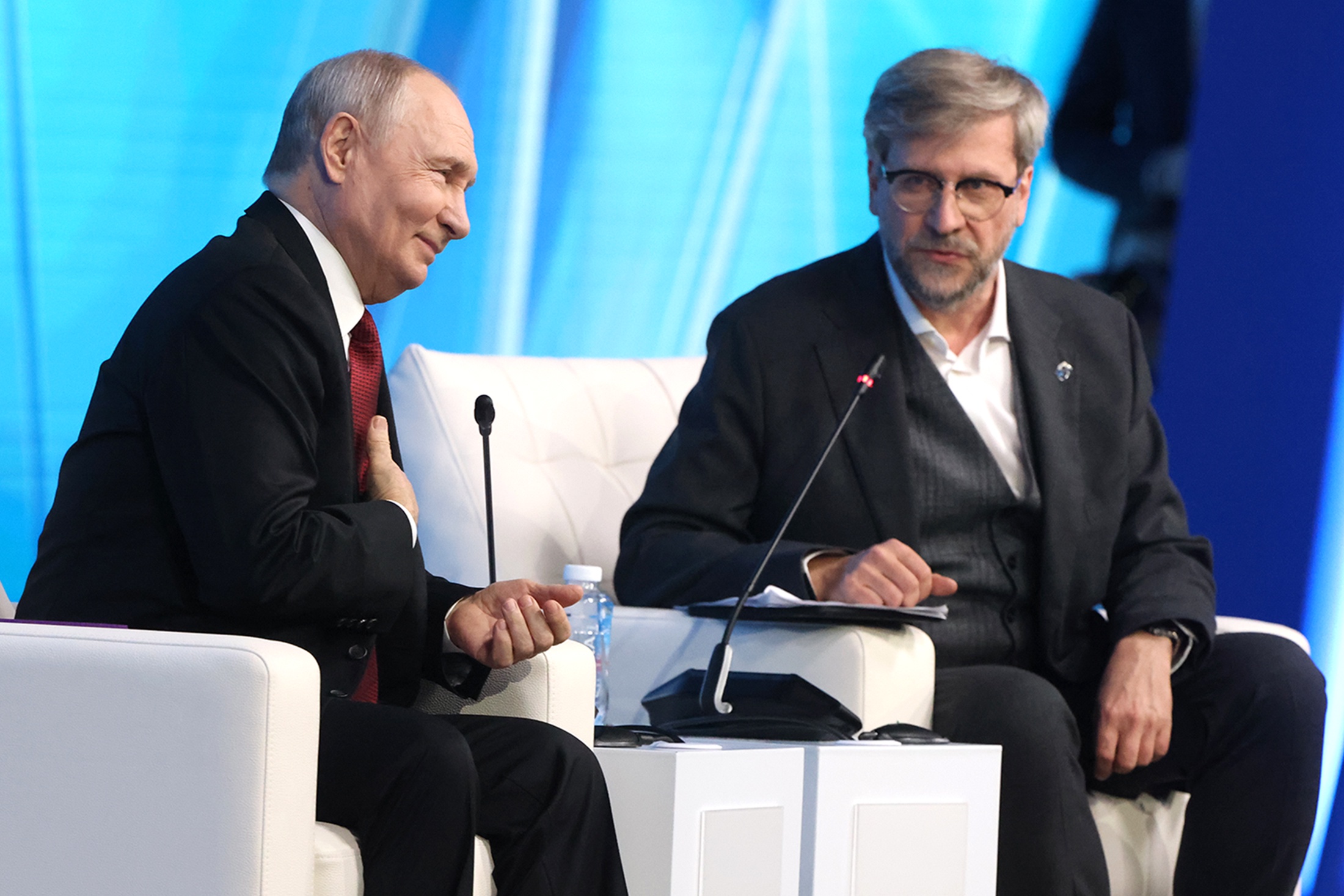 Владимир Путин и главный редактор журнала "Россия в глобальной политике" Федор Лукьянов.