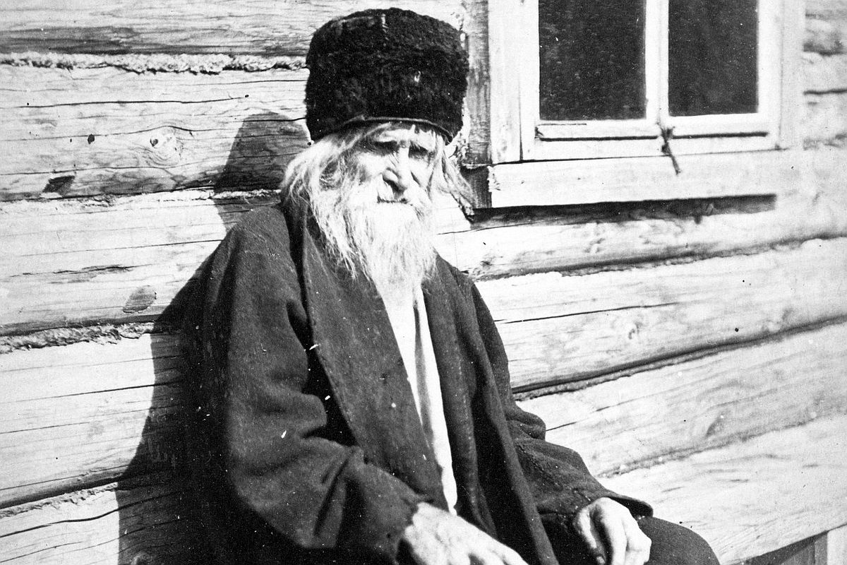 Проверку возраста долгожителей по метрическим книгам и уточнение национальности поручили полиции. Не все прошло гладко.