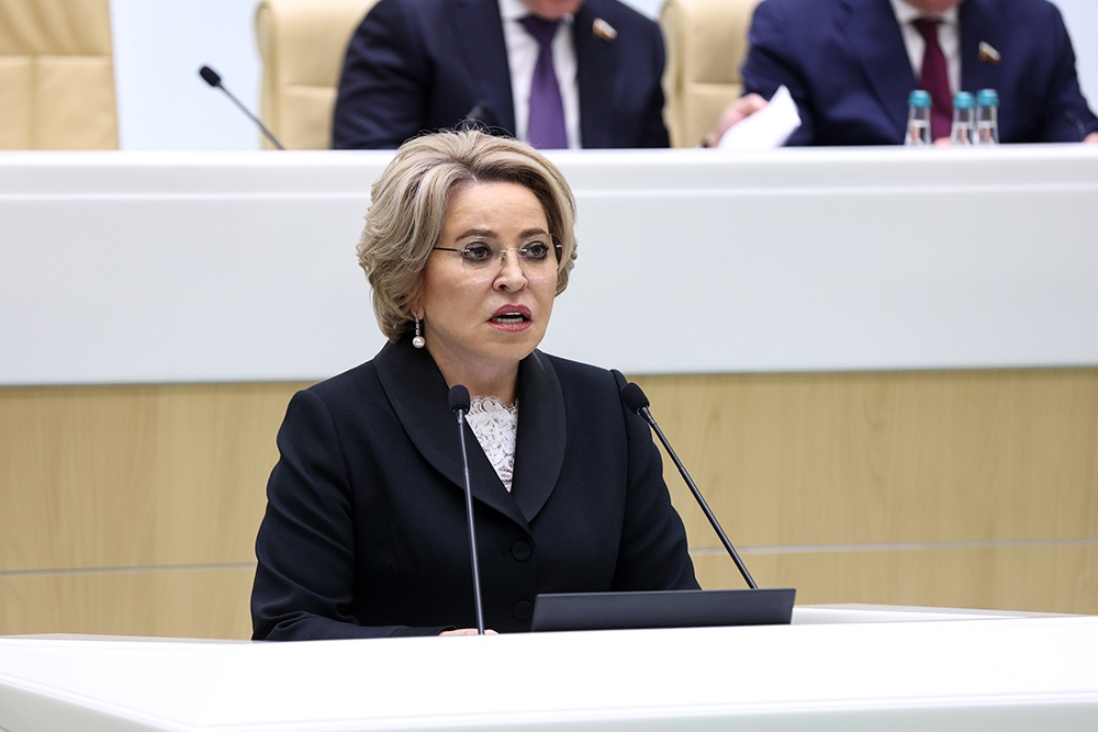 "Предложения, высказанные защитниками Отечества, мы обязательно учтем в законодательной деятельности в рамках сессии. Уже подготовлено десять соответствующих законопроектов", - заверила Валентина Матвиенко. "Предложения, высказанные защитниками Отечества, мы обязательно учтем в законодательной деятельности в рамках сессии. Уже подготовлено десять соответствующих законопроектов", - заверила Валентина Матвиенко.
