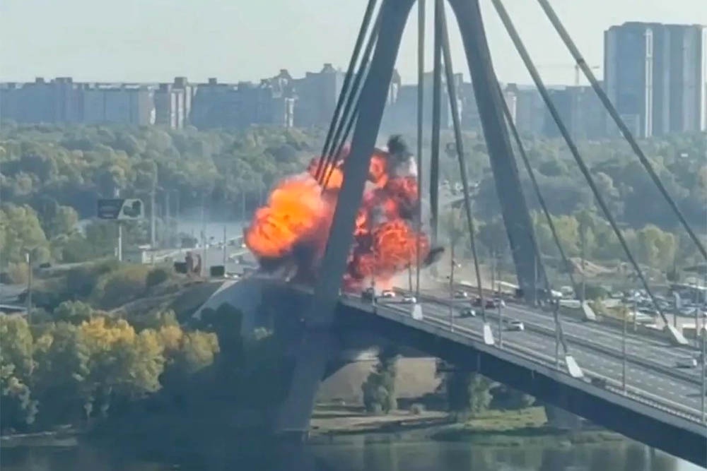 Северный мост использовался ВСУ для переброски личного состава и перевозки военных грузов. Северный мост использовался ВСУ для переброски личного состава и перевозки военных грузов.