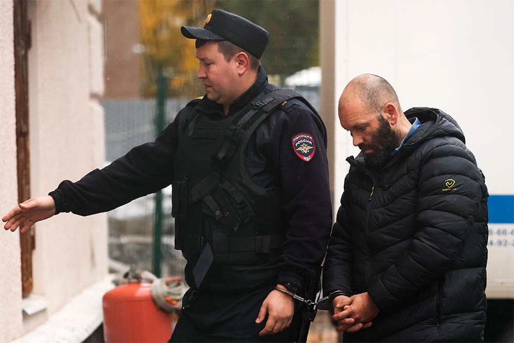 Обвиняемый в убийстве женщины и ее дочери в Москве частично признал вину.