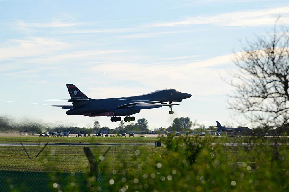 Американские бомбардировщики B-1 покидают Британию. На всякий случай.