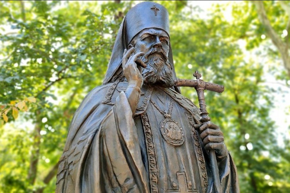 В сентябре 2024 года памятник святителю Луке Крымскому открыли в одном из парков Симферополя. В сентябре 2024 года памятник святителю Луке Крымскому открыли в одном из парков Симферополя.