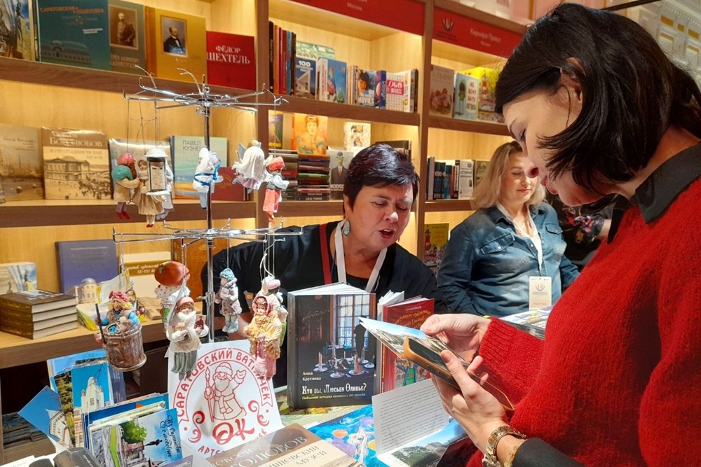 В первый день на книжной ярмарке шла бойкая торговля В первый день на книжной ярмарке шла бойкая торговля