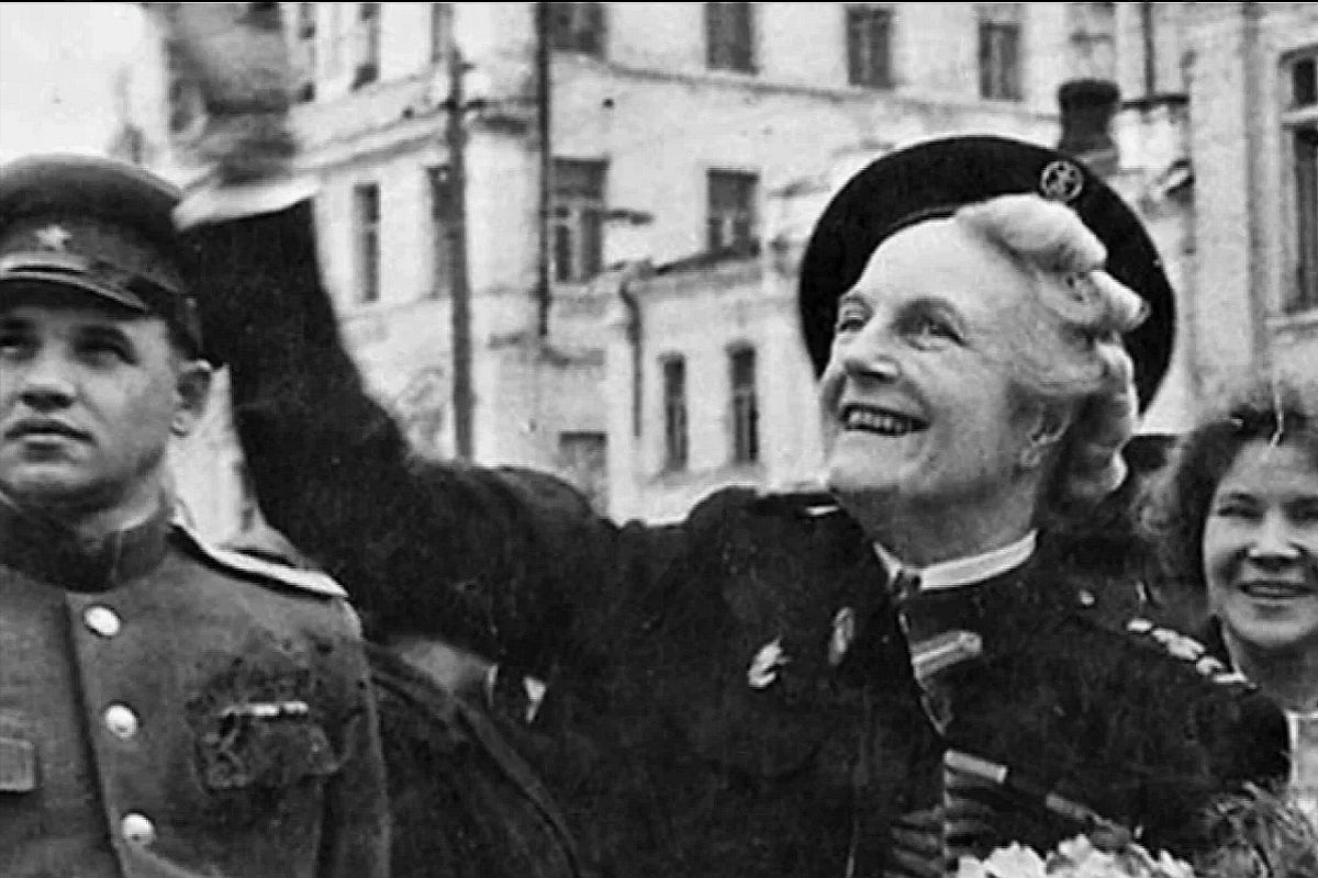 Клементину Черчилль в СССР встретили тепло. Клементину Черчилль в СССР встретили тепло.