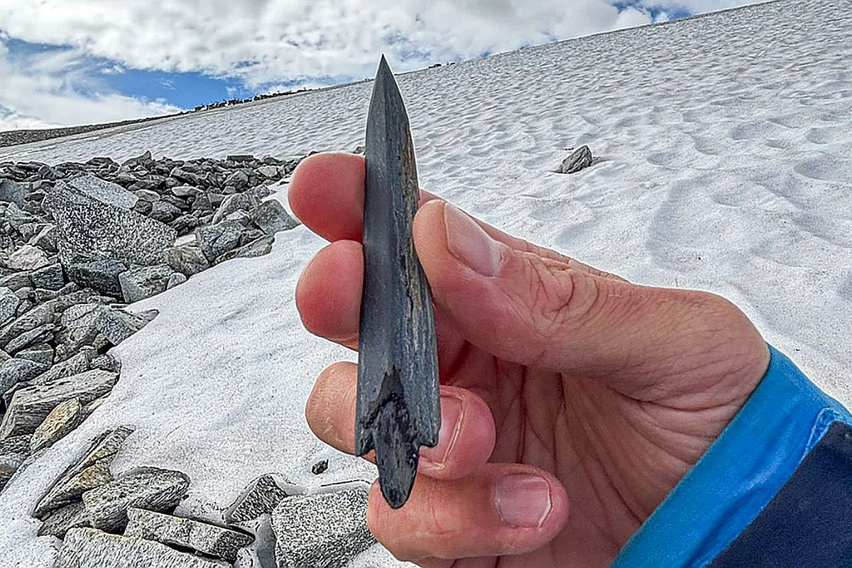 Этому наконечнику стрелы 6000 лет. Он в идеальной сохранности.