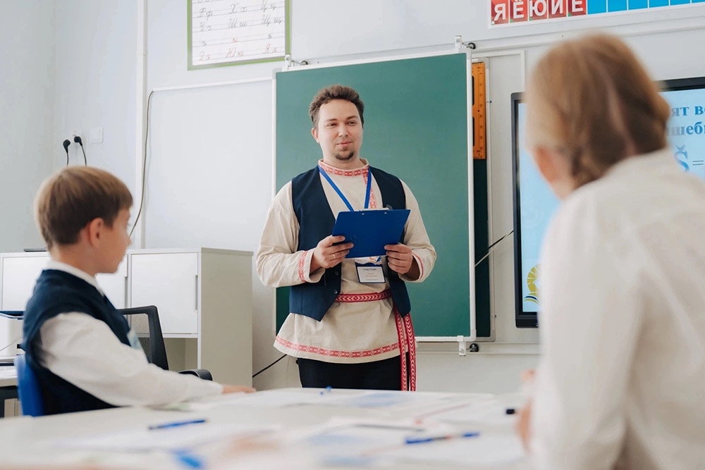Учитель из Карелии Глеб Фомин препопдает вепсский язык. Учитель из Карелии Глеб Фомин препопдает вепсский язык.