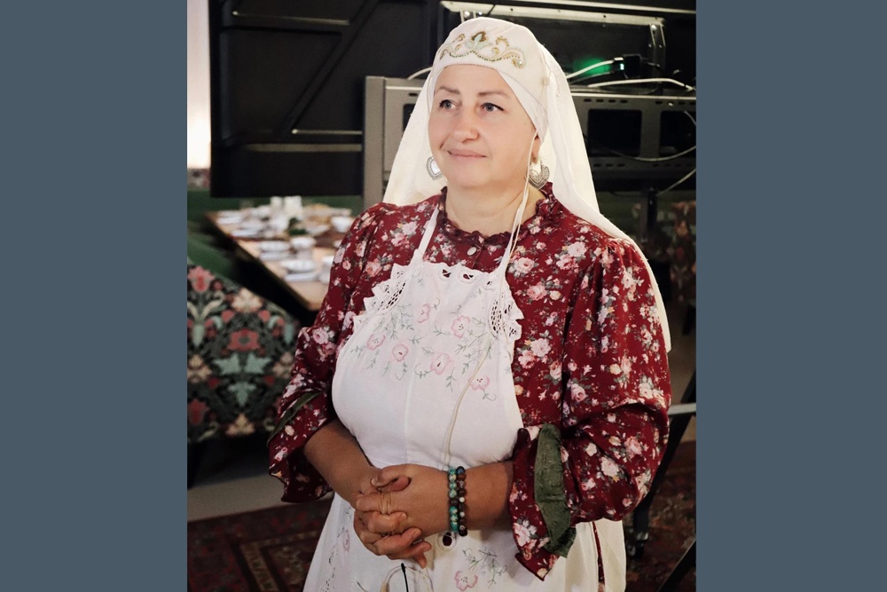 Миссия Альмиры ханум - знакомить разные народы с традициями друг друга.