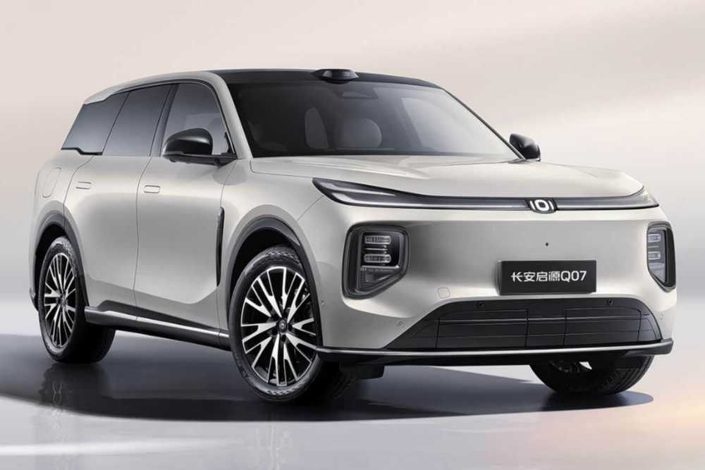 Гибридный кроссовер Changan Nevo Q07. Гибридный кроссовер Changan Nevo Q07.