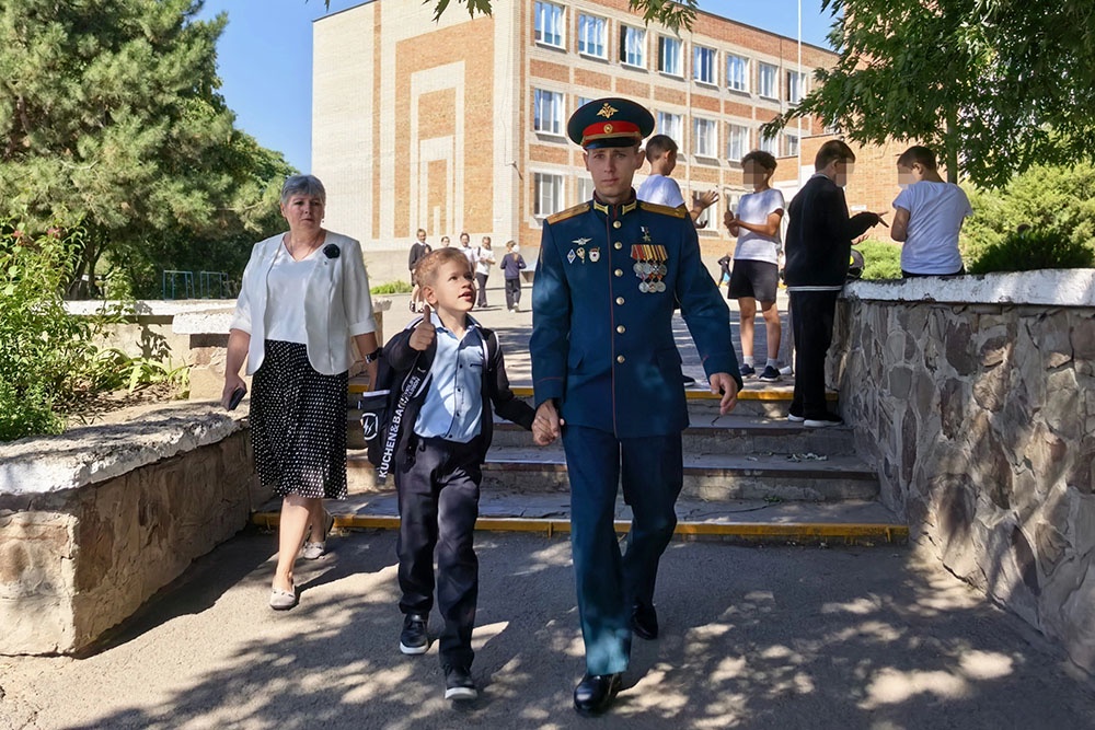В отпуске Герой России Владимир Тыртышный старается проводить больше времени с сыном-первоклассником.