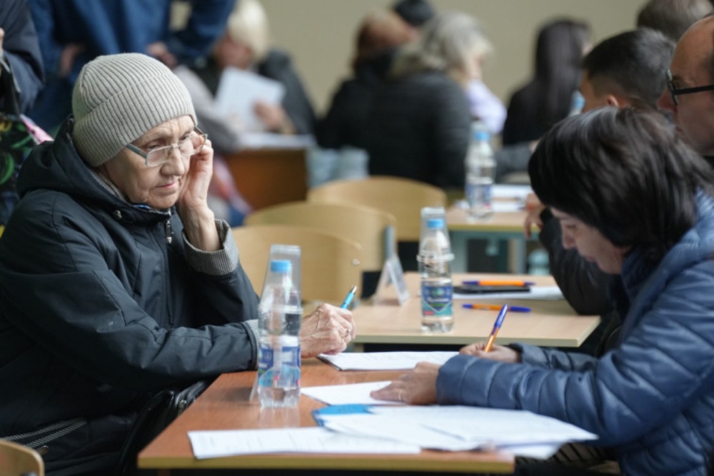 Глава города Александр Болдакин поручил ответственным лицам завершить перечисление выплат на первоочередные нужды в размере 20 тысяч рублей в течение ближайших двух дней. Глава города Александр Болдакин поручил ответственным лицам завершить перечисление выплат на первоочередные нужды в размере 20 тысяч рублей в течение ближайших двух дней.