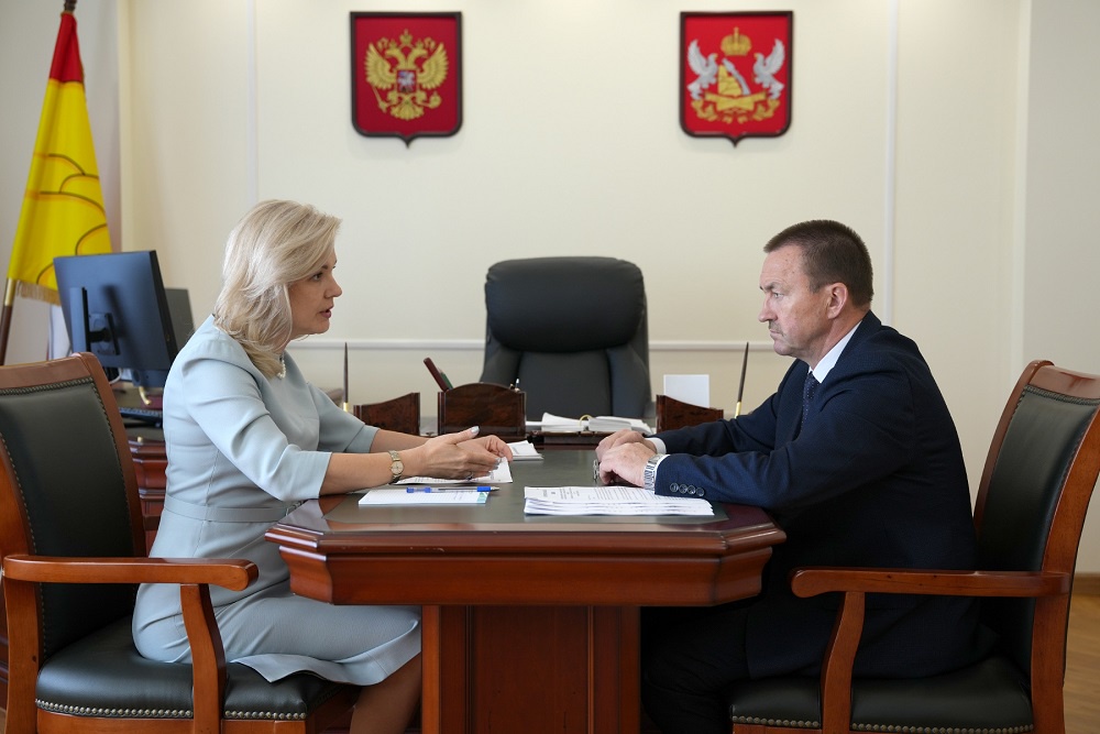 Юрий Матузов обсудил с Наталией Хван предложения общественников по корректировке регионального законодательства Юрий Матузов обсудил с Наталией Хван предложения общественников по корректировке регионального законодательства