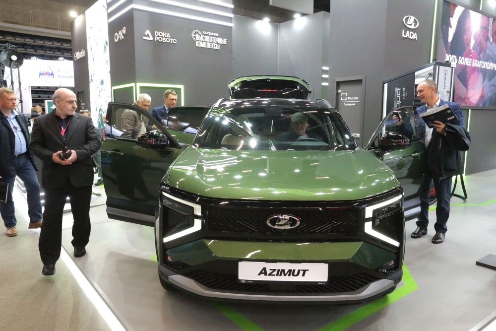 На российской единой экспозиции "Автоваз" представил флагманский кроссовер Lada Azimut. На российской единой экспозиции "Автоваз" представил флагманский кроссовер Lada Azimut.
