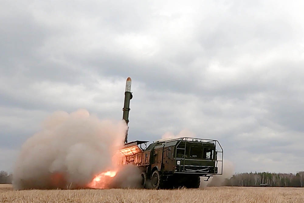 Когда российским военным надо нанести максимально точный удар по цели, зачастую применяют именно оперативные тактические ракетные комплексы "Искандер". Так произошло и прошлой ночью.