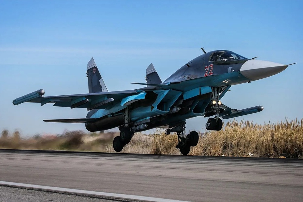Истребитель-бомбардировщик Су-34. Истребитель-бомбардировщик Су-34.