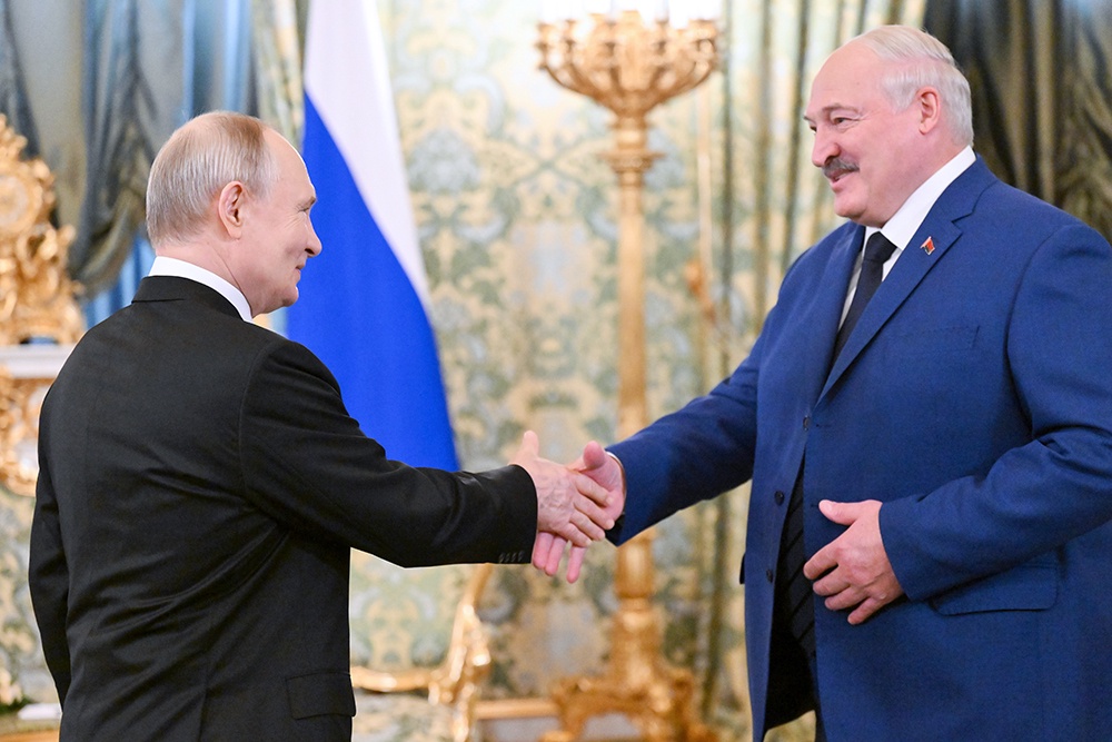 Владимир Путин и президент Белоруссии Александр Лукашенко. Владимир Путин и президент Белоруссии Александр Лукашенко.