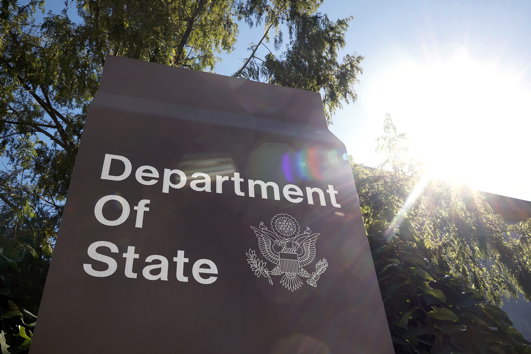 Табличка у здания Государственного департамента США в Вашингтоне. Табличка у здания Государственного департамента США в Вашингтоне.