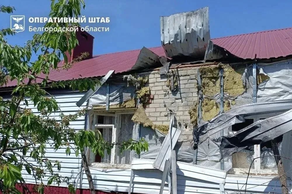 Два человека погибли и еще 12 получили ранения в результате атак ВСУ на регионы Центральной России за минувшие сутки.