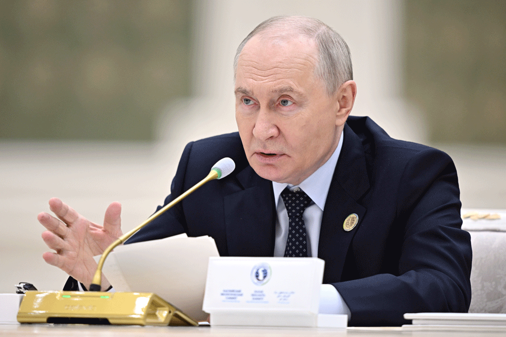 Президент РФ Владимир Путин на заседании глав-государств-участников Каспийского экологического саммита в Туркменбаши. Президент РФ Владимир Путин на заседании глав-государств-участников Каспийского экологического саммита в Туркменбаши.