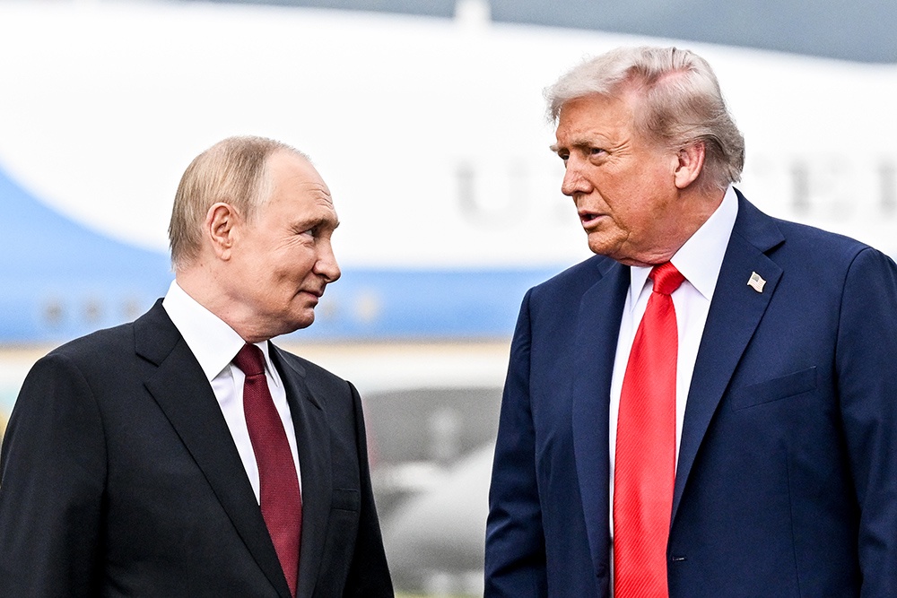 Президент РФ Владимир Путин и лидер США Дональд Трамп во время встречи в американском Анкоридже, август 2025 года. 
