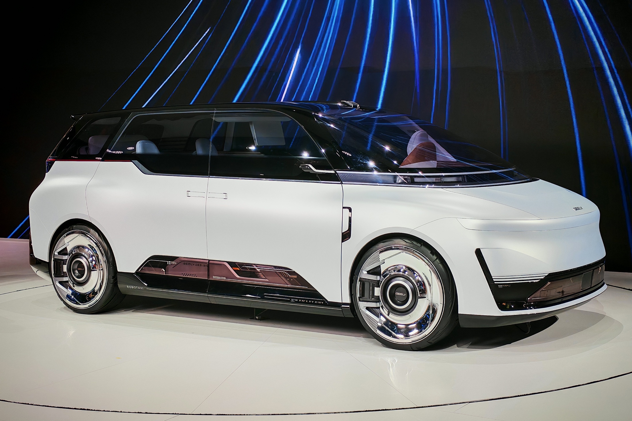 Концерн Geely представил свой первый беспилотный вэн под названием Eva Cab, являющийся прямым конкурентом роботакси от Илона Маска. Концерн Geely представил свой первый беспилотный вэн под названием Eva Cab, являющийся прямым конкурентом роботакси от Илона Маска.
