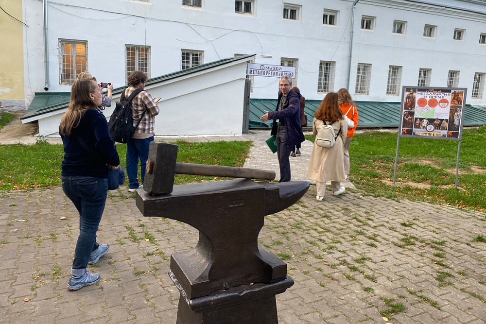 Чтобы рассказать о старинных ремеслах, нужна современная "упаковка" истории. Чтобы рассказать о старинных ремеслах, нужна современная "упаковка" истории.