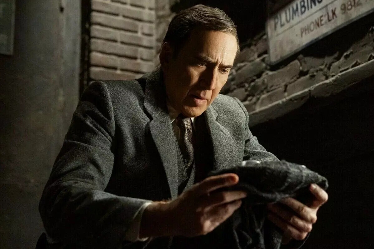 В сериале "Паук-Нуар" Кейдж исполнил роль стареющего частного детектива, некогда бывшего единственным супергероем Нью-Йорка. В сериале "Паук-Нуар" Кейдж исполнил роль стареющего частного детектива, некогда бывшего единственным супергероем Нью-Йорка.