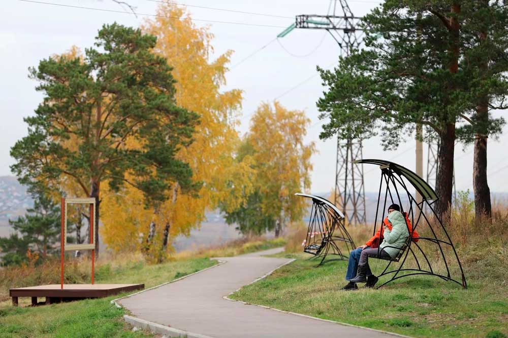 Первый в Иркутске экологический пеший маршрут проложен по очень живописной местности - роще Синюшина Гора.