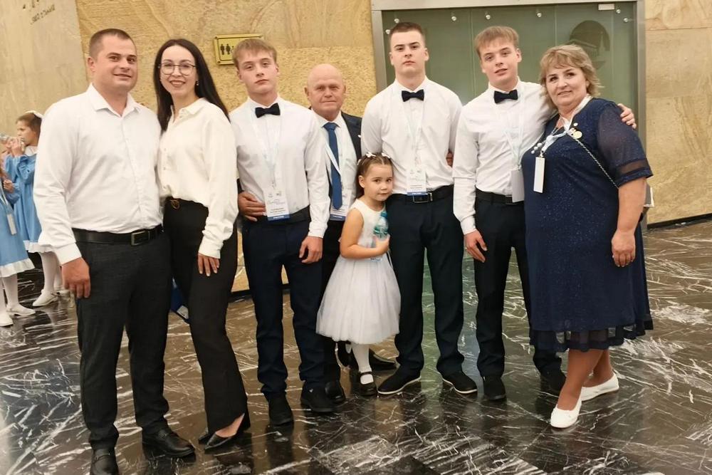 Семья Головатюк перед награждением в Государственном Кремлевском дворце. Семья Головатюк перед награждением в Государственном Кремлевском дворце.