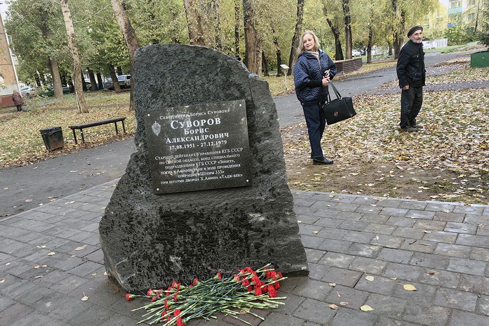 В создании монумента участвовали представители органов власти и инициативные омичи В создании монумента участвовали представители органов власти и инициативные омичи