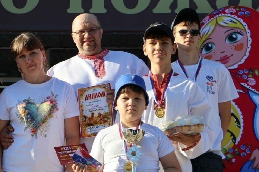 Только за последние два года семья Роот собрала около 200 дипломов за участие в конкурсах разных уровней