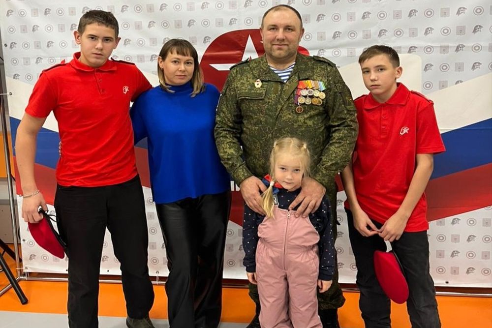 Валерий Целищев и его семья считают, что главное - это патриотическое воспитание молодежи.