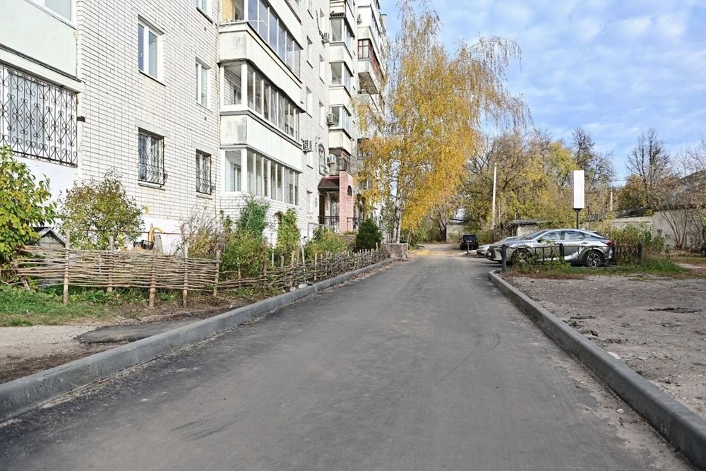 Жители Дзержинска могут ездить по новым дорогам в городских дворах