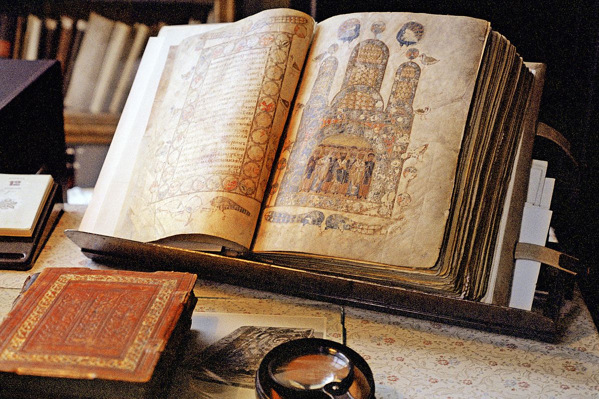 Исследование доказывает, что на Руси женщины тоже переписывали книги.