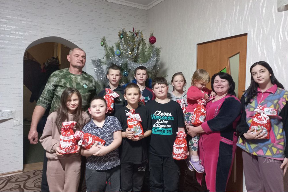 Юрий и Оксана из села Тавричанка вырастили четверо родных и десять приемных детей.