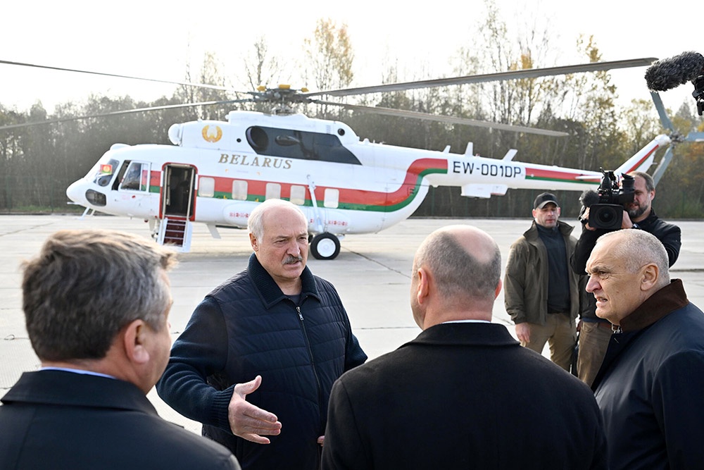 Президент Беларуси Александр Лукашенко 15 октября совершил рабочую поездку в Верхнедвинский район Витебской области. Президент Беларуси Александр Лукашенко 15 октября совершил рабочую поездку в Верхнедвинский район Витебской области.