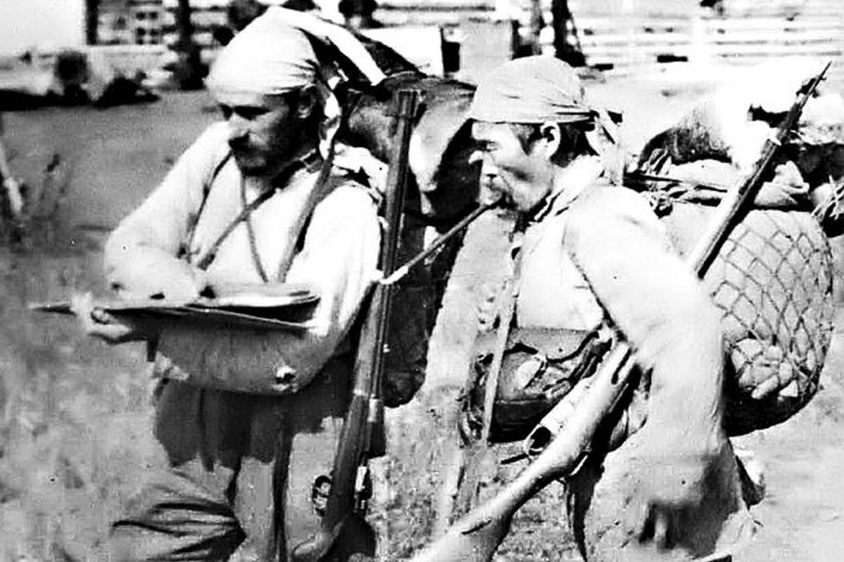 Владимир Арсеньев и его проводник Дерсу Узала. 1907 год.