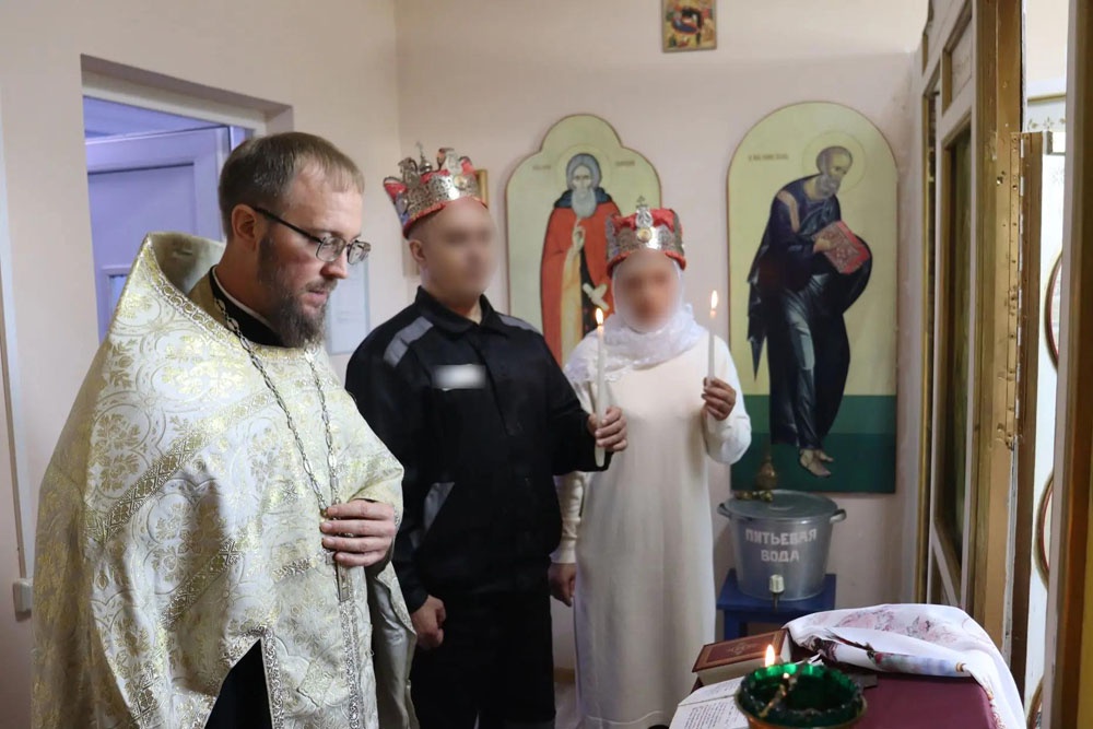 Таинство венчания в колонии совершил иерей Александр Голяйкин. Таинство венчания в колонии совершил иерей Александр Голяйкин.